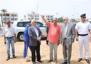 بالصور- محافظ جنوب سيناء يتابع أعمال رفع كفاءة الطرق بشرم الشيخ