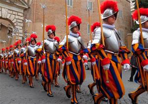 الحرس السويسري في الفاتيكان يستقبل مجندين جدد