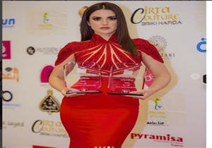 بالصور- درة تفوز بجائزة أفضل ممثلة عن "الشارع اللي ورانا"