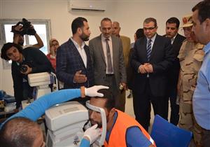 وزير القوى العاملة يتفقد القافلة الثالثة للكشف الطبي لـ2000 عامل بجبل الجلالة
