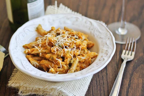 المكرونة لا تزيد الوزن.. جربيها مع صوص صحي ولذيذ لإفطار اليوم