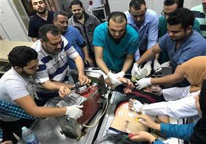 صنايعي لا غنى عنه في طوارئ مستشفى المنصورة.. رامي يساعد الأطباء