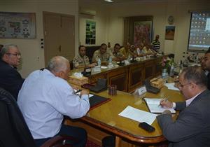 محافظ الوادي الجديد يناقش المتغيرات الأرضية عن طريق المساحة العسكرية