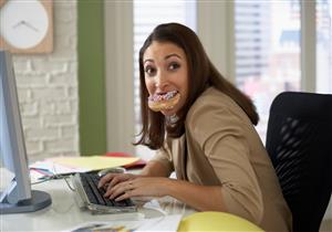 هل تعرضك بيئة العمل للسمنة؟