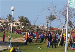 "فسحة العيد بجنيه" في دمياط.. وشواطئ رأس البر تجذب روادها