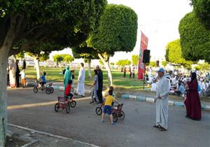 بالدراجات.. أطفال السويس يحتفلون بالعيد (صور)