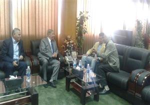 وزير الشباب يلتقي محافظ الإسماعيلية في أولى جولاته بالمحافظات