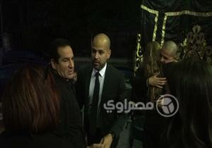 بالصور- محمد ثروت أول الحضور في عزاء والد المطرب "أبو"