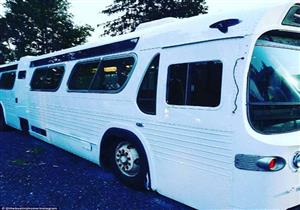 من الخردة لتحفة فنية.. امرأة تحول أتوبيس لمنزل متنقل