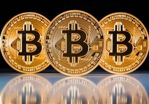 بتكوين تهبط لأدنى مستوى في أربعة أشهر 