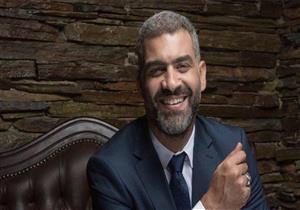 هاني عادل بسيارته الفارهة: "نمبر وان" ونعم بالله