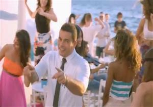 قبل ثالث حفلاته بها.. عمرو دياب واليونان.. قصة حب تطاردها الأزمات والشائعات