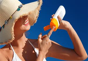 عادات شائعة تسبب ظهور التجاعيد المبكرة