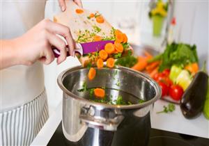 خاص| حكم تذوق المرأة الطعام في نهار رمضان.. وماذا لو دخل الجوف بالخطأ؟