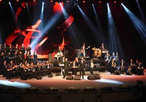 بالصور- عاصي الحلاني يغني "كبيرة يا مصر" و"دار يا دار" في حفل "30 يونيو"