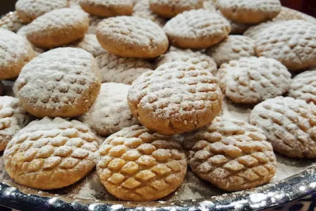 طبيبة تحذر من الإفراط في تناول كحك العيد- لهذه الأسباب