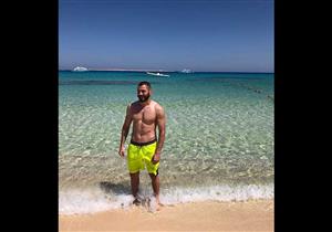 بالصور| كريم بنزيمة يقضي نهار رمضان على شواطئ الغردقة