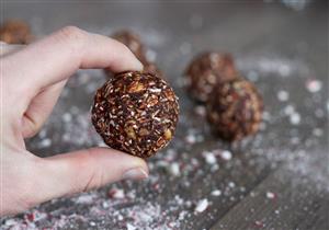 «كرات الشوكولاتة بالشوفان».. مفيدة وتحضر في دقائق