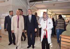 محافظ بني سويف يقرر صرف مكافأة شهر للعاملين بمستشفى الرمد - صور