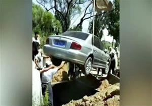 لكثرة حبه للسيارات منذ الصغر.. صيني يوصي بدفنه بطريقة غريبة (فيديو)