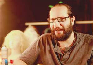 فيديو.. أحمد أمين يستعين بـ"عم ضياء" لإثبات أن صفحته على الفيسبوك رسمية