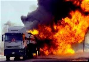 حريق يلتهم سيارة محملة بمواد بترولية بالطريق اﻷقليمي في حلوان