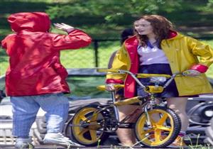 صور..الاستعانة بدوبلير لإحدى بطلات مسلسل "Stranger Things" بعد إصابتها