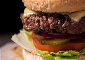 شاب يحتفظ بوجبته السريعة لمدة ست سنوات.. والسبب