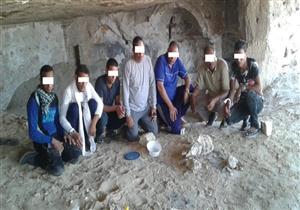 ضبط عصابة للتنقيب على الآثار يقود لاكتشاف مدينة يونانية بالمنيا (صور)
