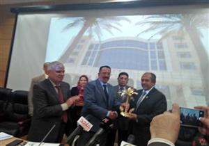 رئيس الاتحاد العربي للأسمدة يكرم وزير الزراعة -صور