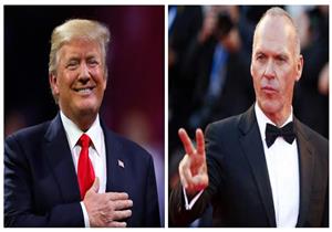 مايكل كيتون يهاجم ترامب على تويتر ويصفه بـ"المغفل"