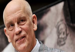 في أغرب تجربة سينمائية.. مالكوفيتش يضع فيلمه في كبسولة تحت الأرض ويقرر عرضه بعد 100 عام