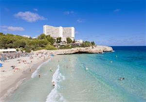 سكاي نيوز: "ميني تسونامي" يضرب مناطق سياحية بإسبانيا