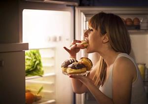 ما العلاقة بين موعد تناول الطعام والإصابة بالسرطان؟