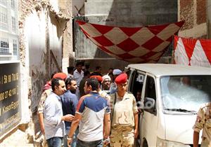 الصور الأولى لإجراءات فتح تابوت الإسكندرية