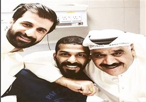 داوود حسين يزور نجل طارق العلي في المستشفى- صورة