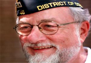 وفاة الإذاعي الأمريكي ادريان كروناور عن 79 عامًا 