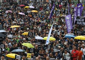 المئات يتظاهرون في هونج كونج ضد توجه لحظر حزب مؤيد للاستقلال