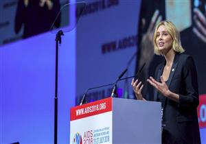 بالصور.. تشارليز ثيرون تدعم مرضى الإيدز بمؤتمر أمسترادم