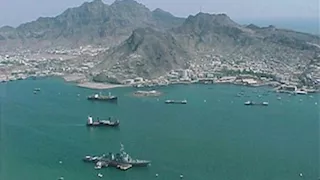 الحوثيون يهددون بإغلاق "باب المندب" ويضعون شرطًا لعدم استهداف الموانئ السعودية