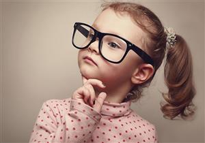 دراسة تكشف العلاقة بين ارتداء النظارة والذكاء