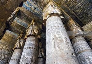 في قنا.. "عم عارف" رُبع قرن من حراسة الفراعنة بمعبد دندرة (صور)