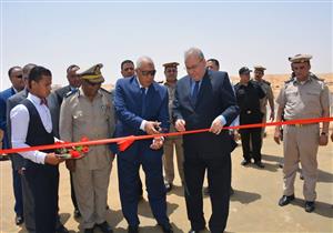 الشرطة تفتتح كمينًا أمنيًا جديدًا على طريق "الخارجة - الداخلة" (صور)