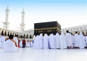 أرغب في الحج وعليّ ديون كثيرة.. فهل هذا جائز؟