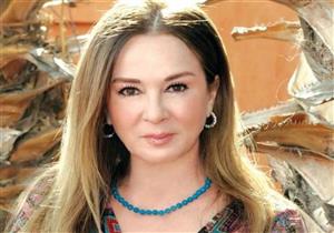 لماذا وضعت نجلاء فتحي قدميها في المياه يوم زواجها من حمدي قنديل؟