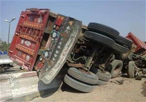 شلل مروري بالطريق الزراعي في القليوبية إثر انقلاب سيارة أسمدة 