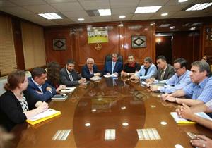 محافظ كفر الشيخ يناقش مع وفد بنك الاستثمار الأوروبي تنفيذ مشروع الصرف لـ77 قرية