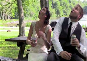 نجاة عروسين من الموت بعد سقوط جذع شجرة أثناء "الزفّة" (فيديو)