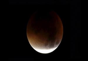 "شبه ظل القمر" تشهده مصر الليلة.. تعرف على كيفية صلاة الخسوف ووقت أدائها