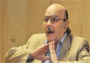 في ظهور نادر.. الكاتب يسري الجندي يدخل في نوبة بكاء لهذا السبب